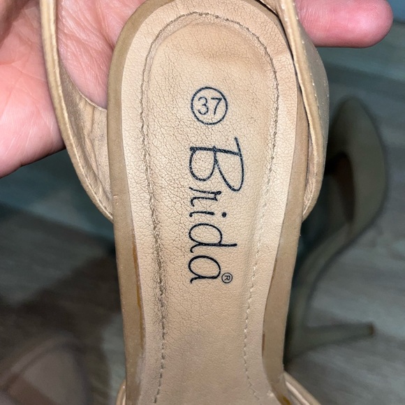 Tan heels - Picture 6 of 6